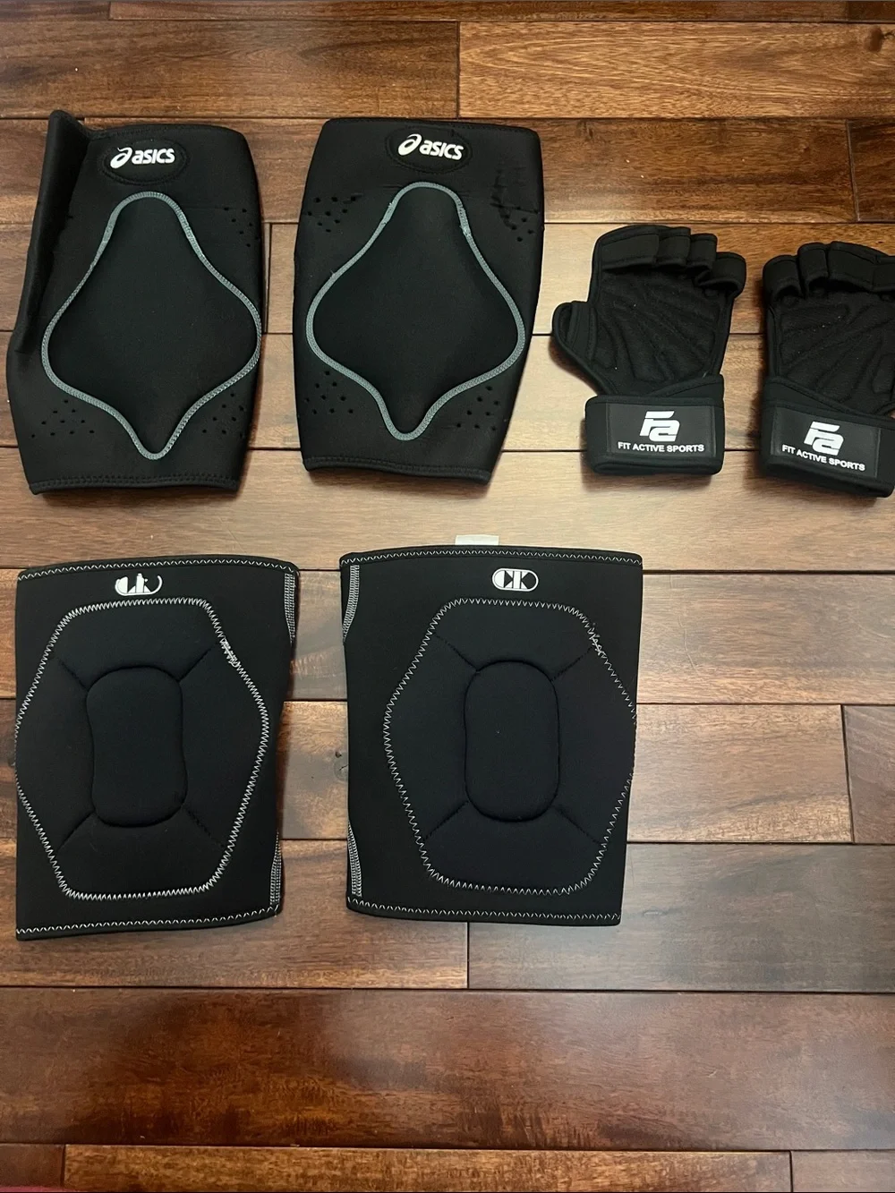 Asics Black Padded Support Sleeves with Fingerless Workout Gloves